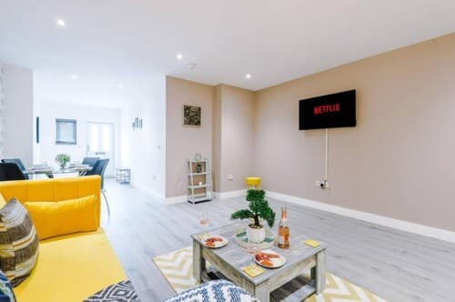 Old Trafford Two-bedroom Stay by Belvilla