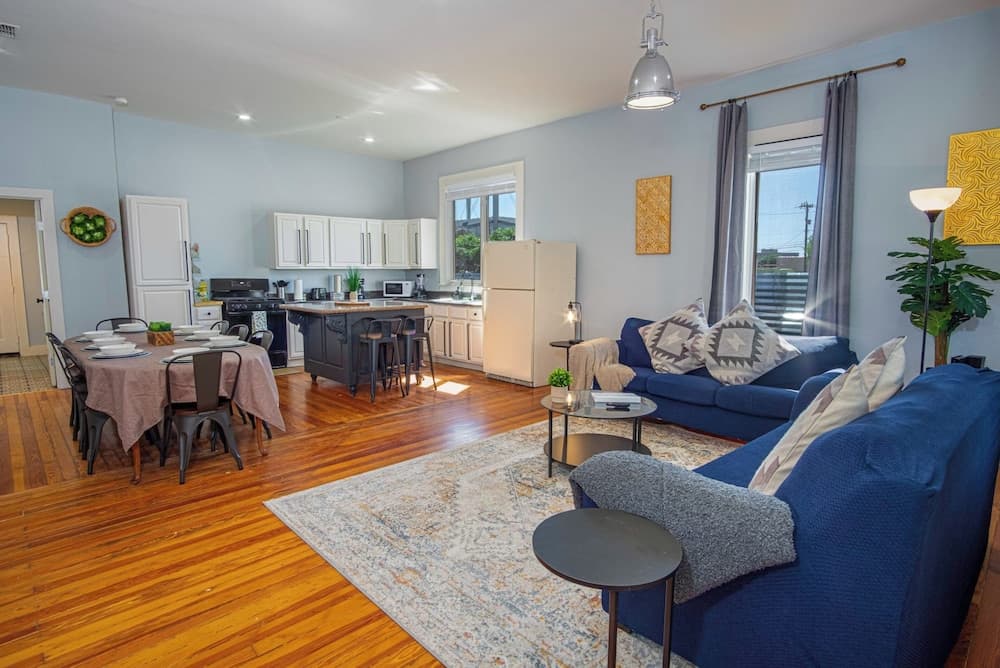 Stunning 3br/2ba Haven in Downtown's Heart