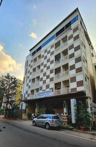 Premier Suites Business Hotel