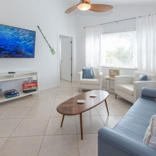 Clean Spacious Waterfront 2bd 2ba Sleeps 8