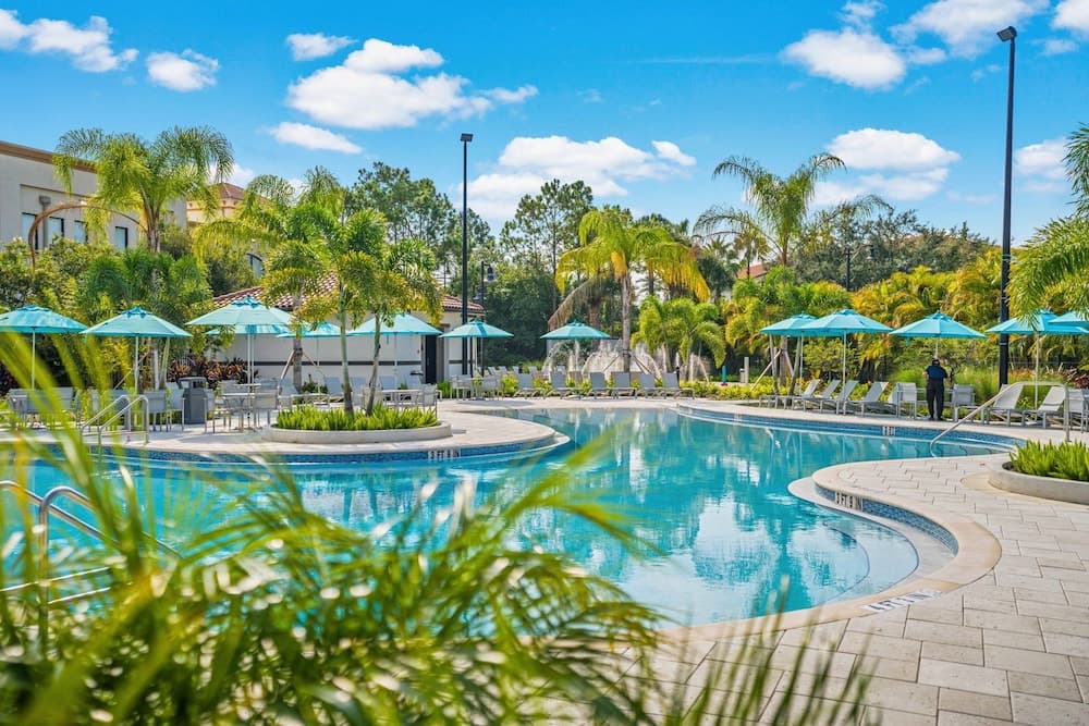 New Listing! Beautiful Townhome, Vista Cay 4019