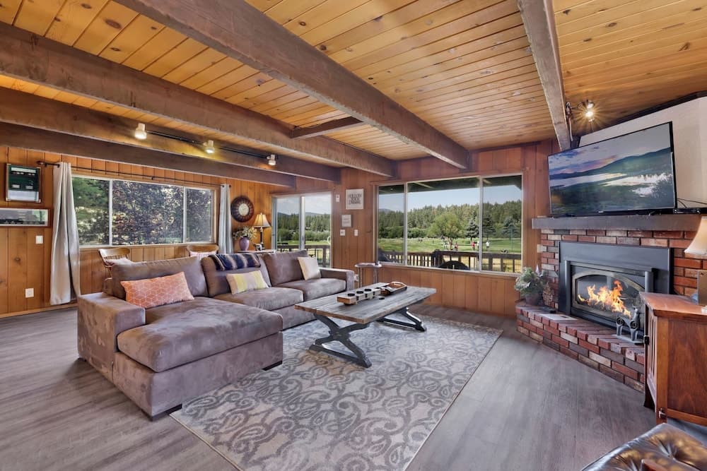 Bear Cabin #1976