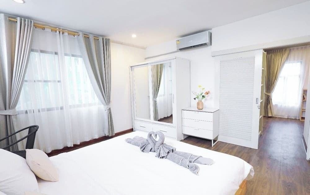 4 Bedroom/5 Beds Villa Din Daeng BKK