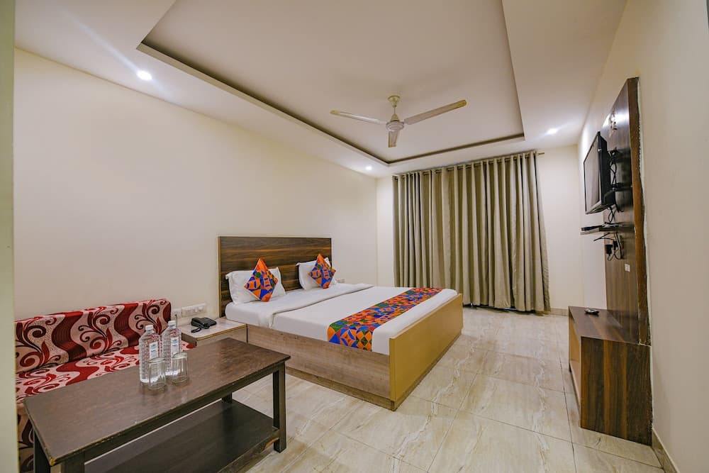 Fabhotel Laxmi Palace