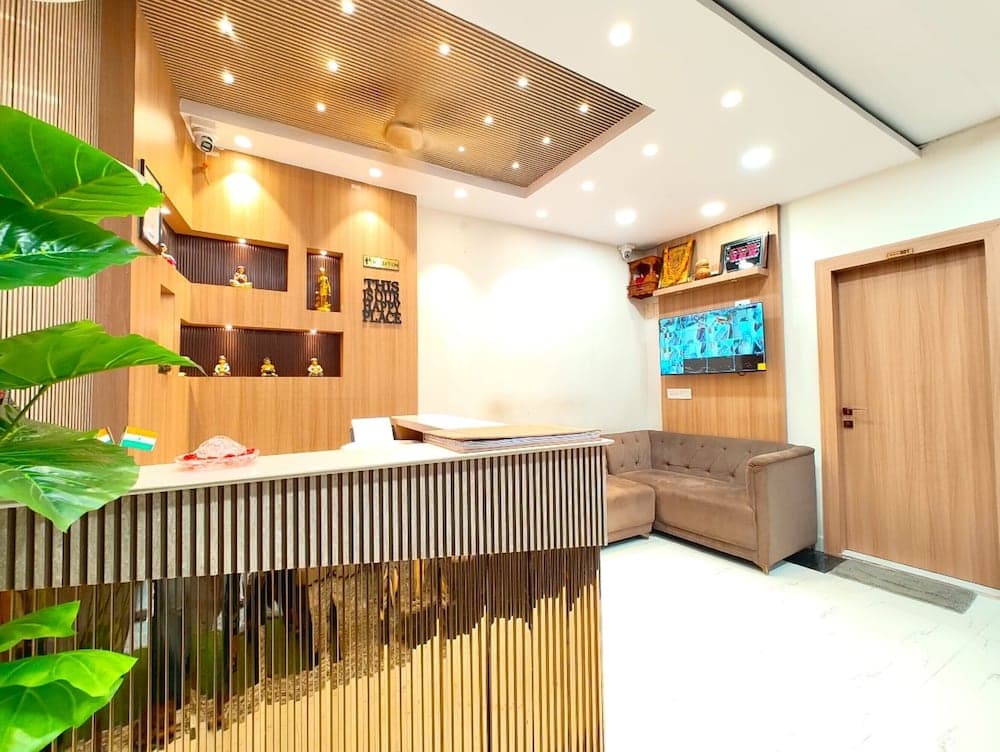 Goroomgo BNK Grand Varanasi
