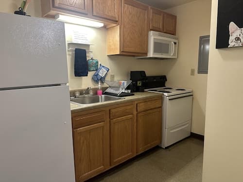2 Bedroom 2 Bath Apartment Heart of Downtown PIT