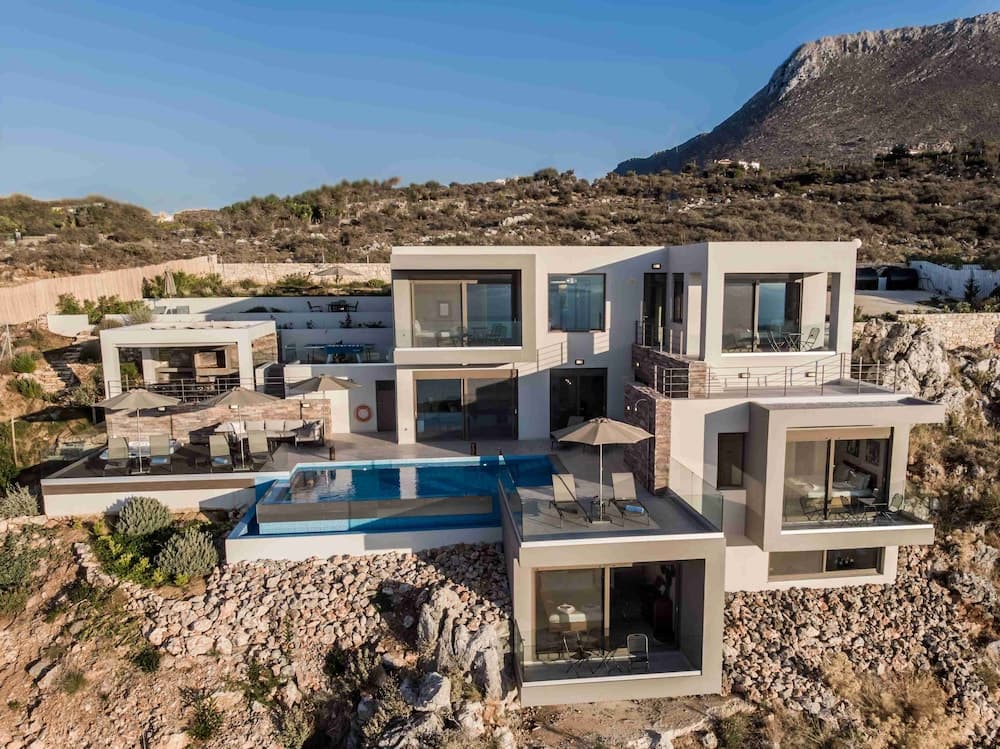 A Gorgeous Villa in Kokkino Horio