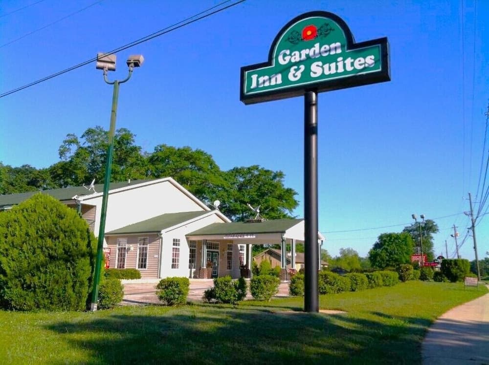 Garden Inn & Suites
