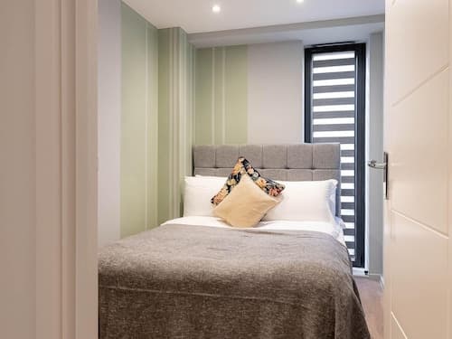 Broadway Market Beauty Three-bedroom by Sojo Stay