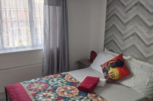 Apartment - Sleeps 5 - Parking - Station Close