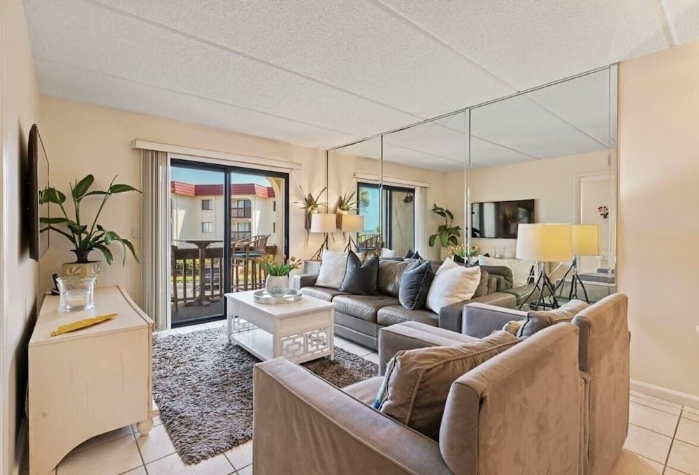 Just Beachy~ocean View~2nd Fl 2 Bedroom Condo by RedAwning