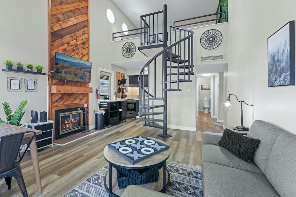 The Loft Picturesque Condo for 6 w/ Epic Views!