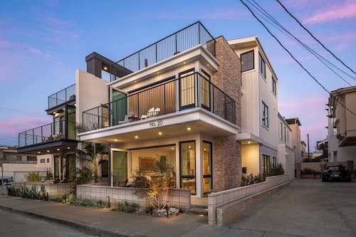 Beach Paradise Stunning 3-story in Long Beach!