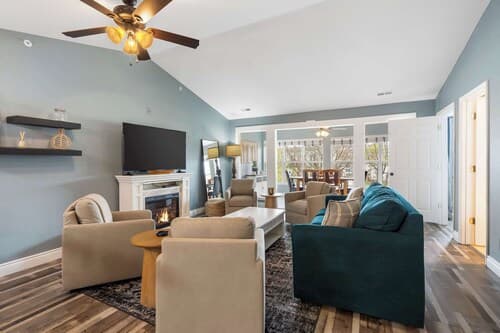 Eagle's Nest at The Club- Chic 2BR Golf View Condo