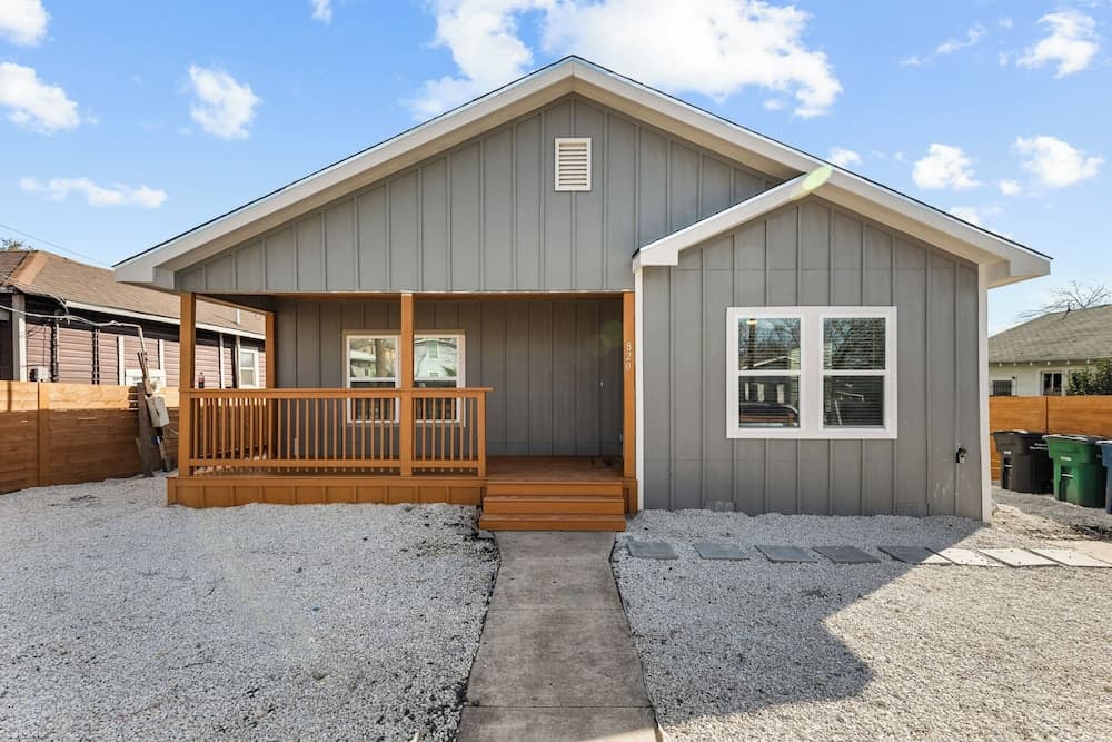 Retreat to a Brand-new Downtown Home 4br/3ba!