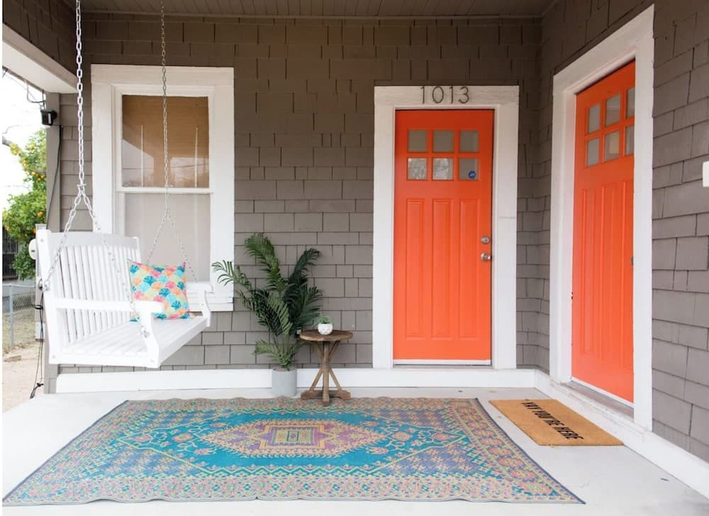 Gorgeous Artistic Fully Fenced Home Near Downtown