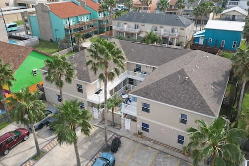 Pool - Easy Beach Access - Ground Floor W/patio