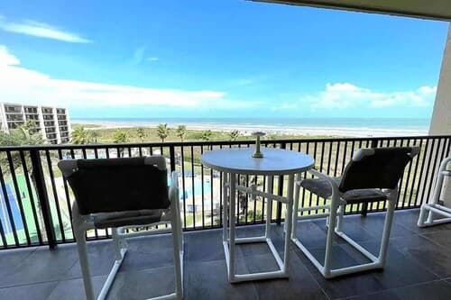 Top Floor - Ultimate Beachfront Luxury Remodeled