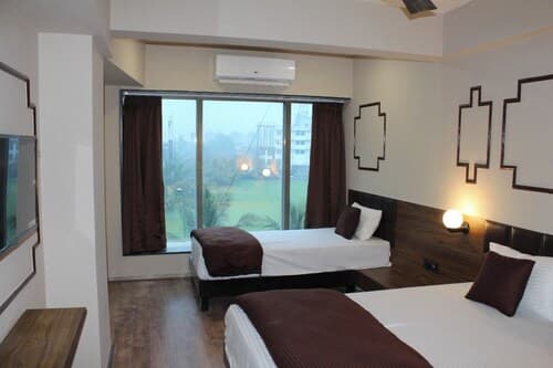 Hotel Crescent Rooms And Banquet