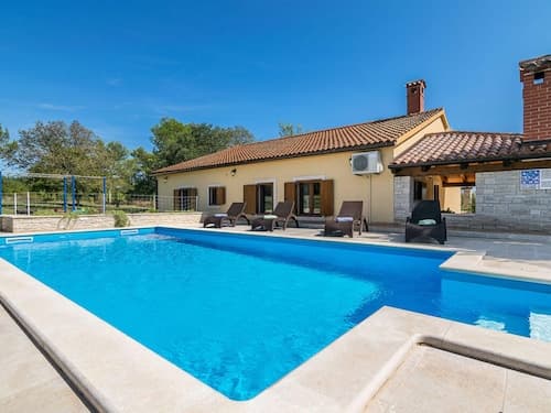 Villa Emanuel Comfortable Holiday Residence