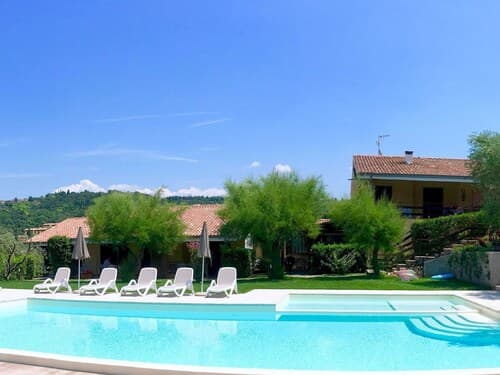 Belvilla by OYO Comfortable Apartment With Pool
