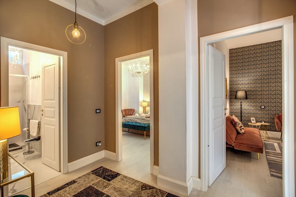 White Mirror Apartment