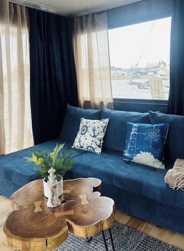 Premium Houseboat Blue Lagoon