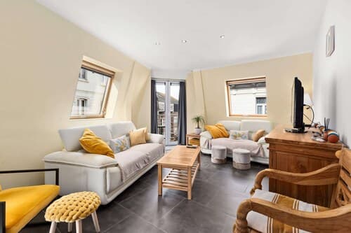 Beautiful Duplex Near Shopping Street