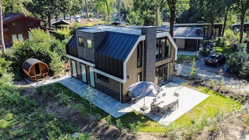 Family Villa in Forest Park
