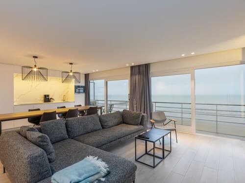 Luxurious Apartment With Stunning sea View