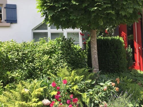 \"country House Flair\"