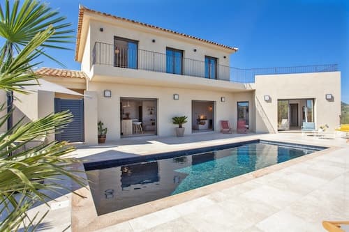 Superb Villa With Pool and sea View