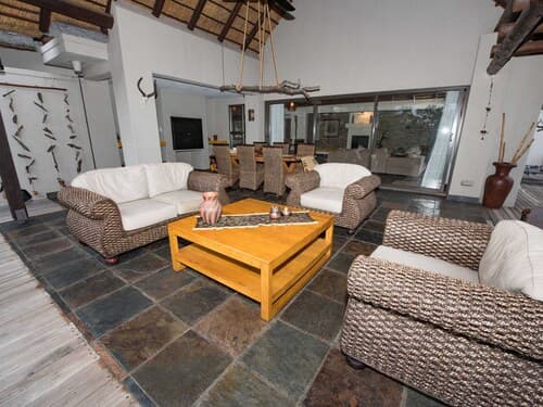 Luxury Villa With a Swimming Pool in Hoedspruit