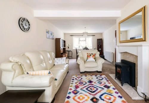 3BR House/garden/patio/7 Guests/fireplace/parking