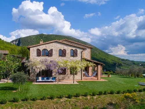 Villa in Umbria With Private Pool & Valley Views