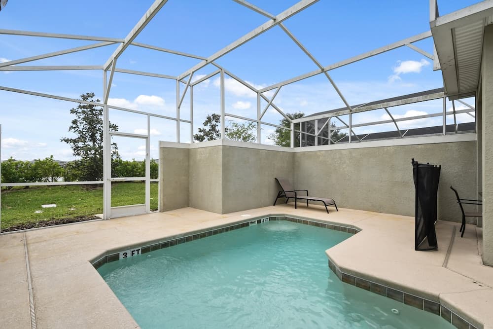 Clean Cozy Retreat: 10 Miles to Disney Pool Access