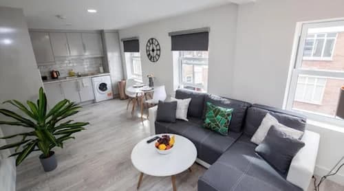 Spacious 1 bed Flat With View