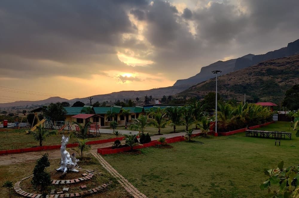 Twin Mountain Resort