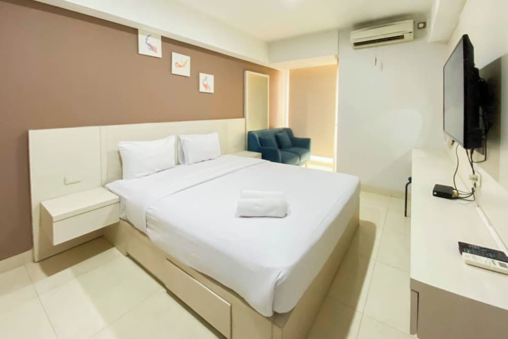 Good Homey Studio Apartment At Warhol (W/R) Residences