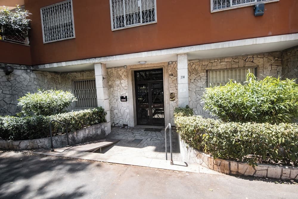 Green Hill Apartment