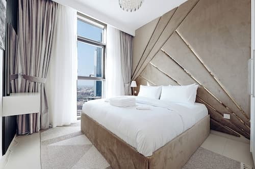 Stayis-Luxury 1 BR with City SkylineView