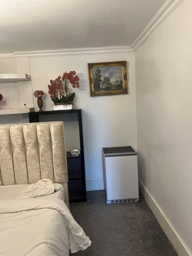 Captivating 4-bed House in Wakefield