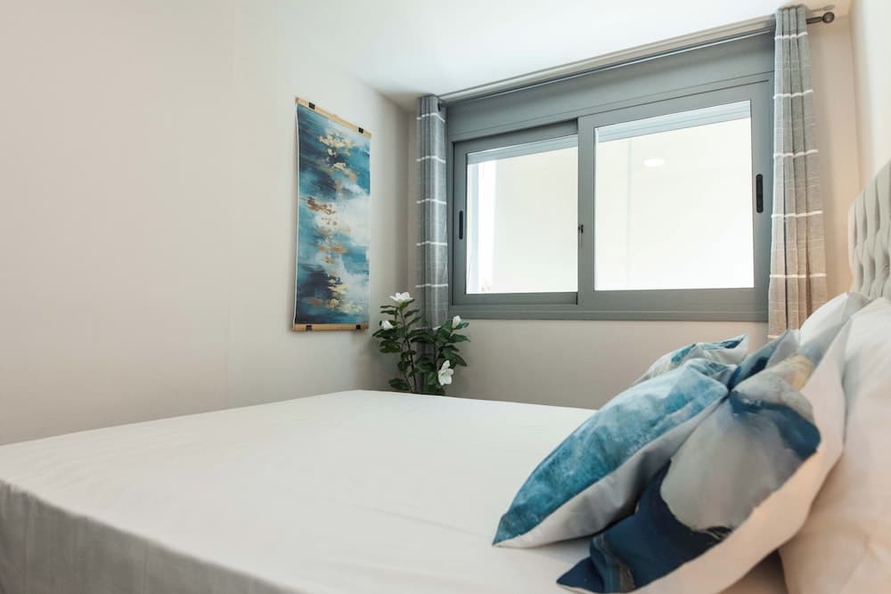 Luxurious 3 Bd Modern Apt in Dafni