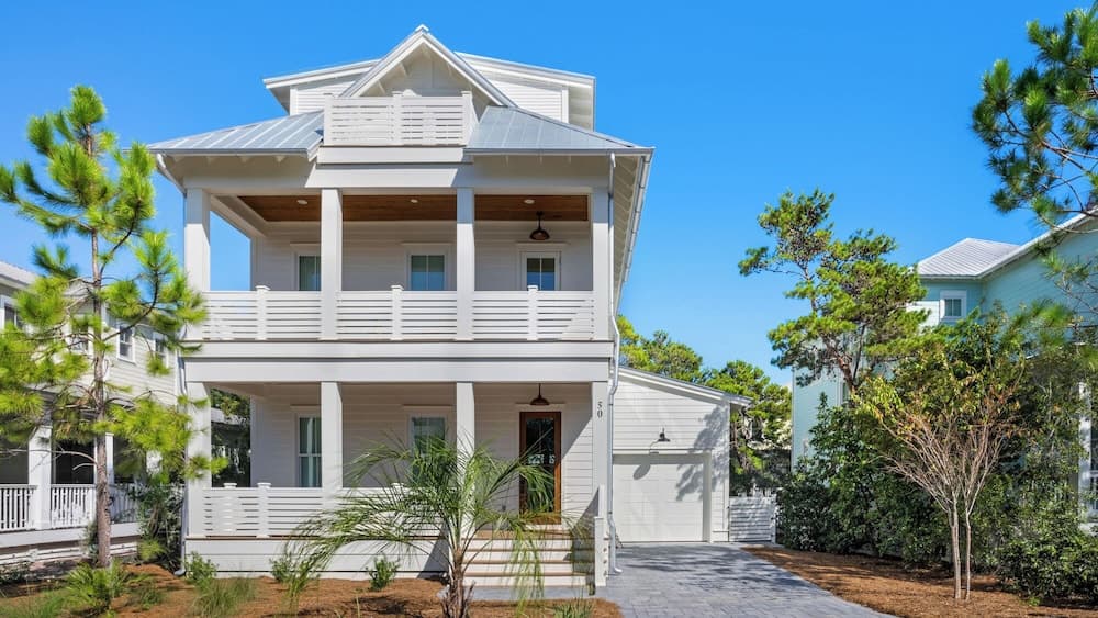 4 Bedrooms, 2 Pools & Tennis; 5-min Walk to Beach
