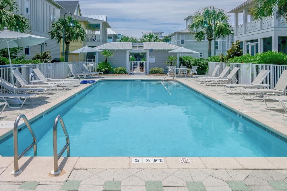Steps From the Seagrove Beach - Gulf Views - Sleeps 10 - Community Pool