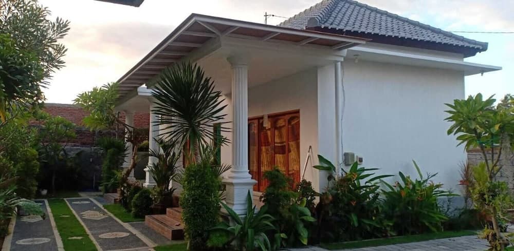 srinadi guest house