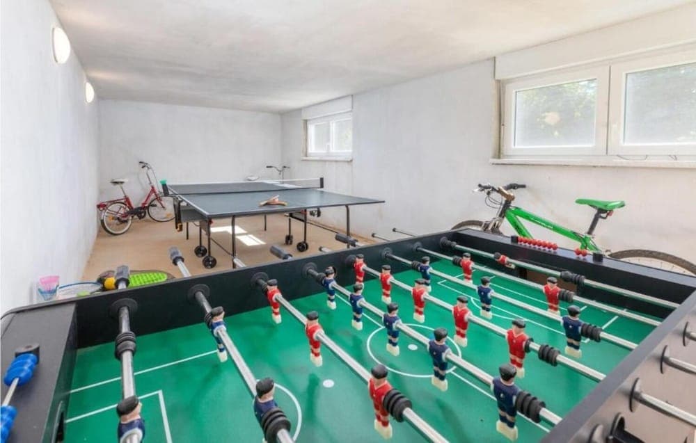 Med - Beautiful Home With Private Pool - H