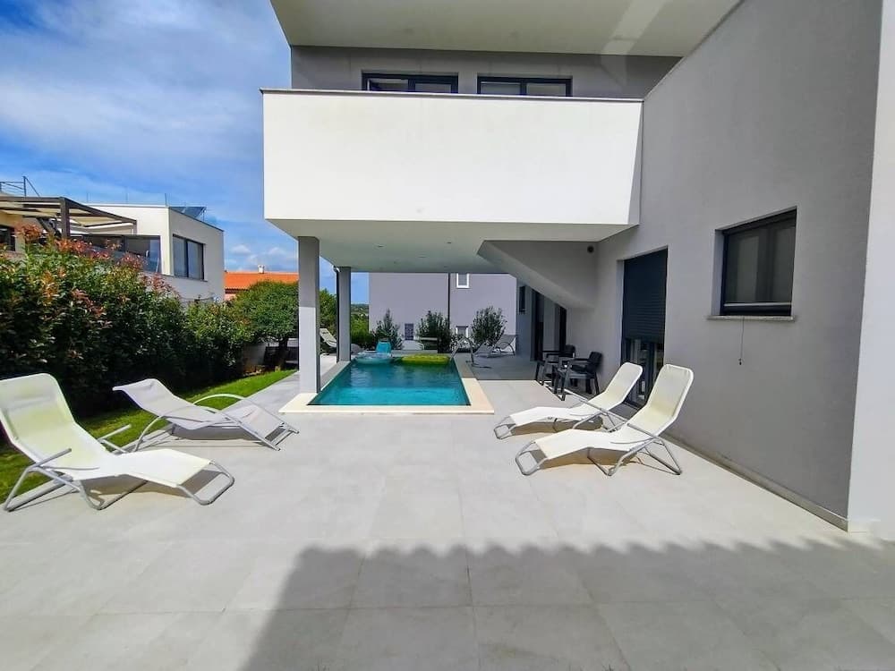 Duša - With Pool - H