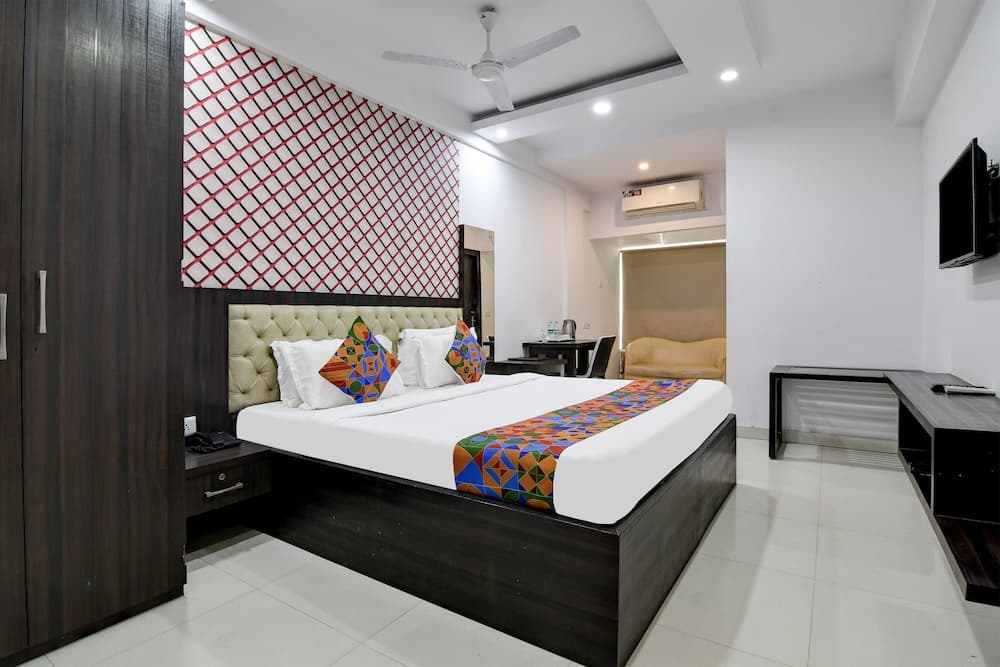 FabHotel Prime Eco Park