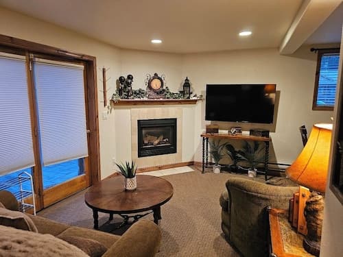 Alpenglow One Bedroom One Bath A09